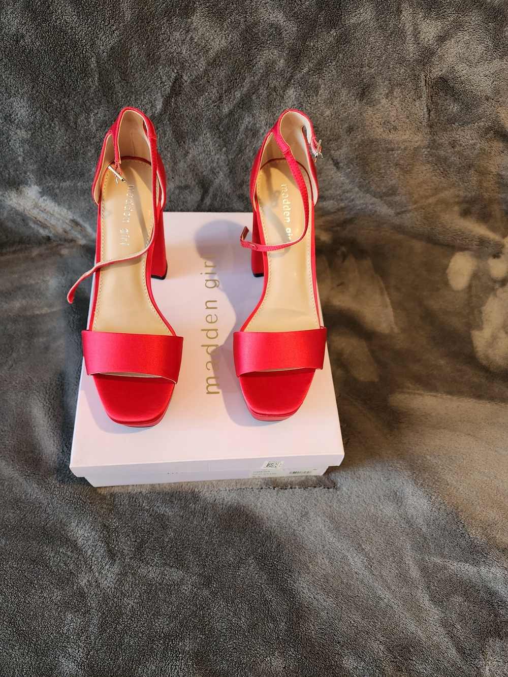 Madden Girl Red Satin Block Heel Sandals 9.5